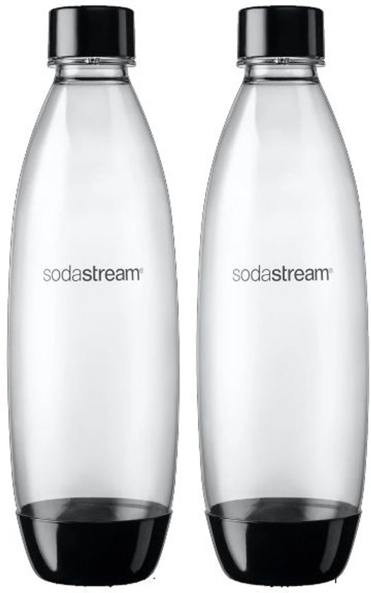 Twee transparante Sodastream flessen met zwarte doppen en bases.