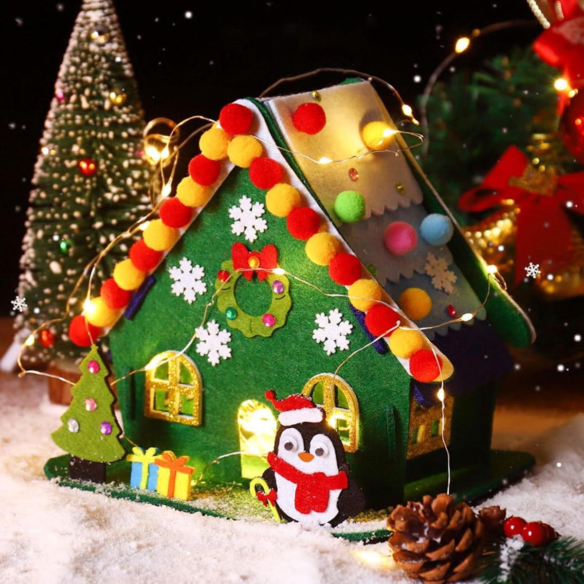 Kabouterhuis knutselset met LED-licht voor kerst, inclusief kerstboom en deurdecoratie.