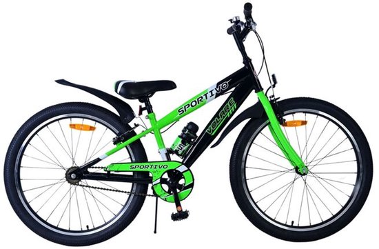 Zwarte en groene fiets met "SPORTIVO" en "VOLARE" logo's, 24 inch wielen, spatborden en bidonhouder.