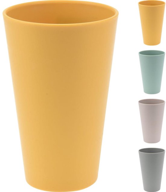 Gele beker van gerecycled kunststof, 400ml. Vier andere kleuren zichtbaar op de achtergrond.