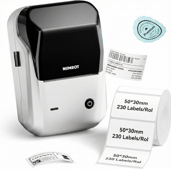 Wit met zwarte Niimbot labelprinter met een rol etiketten van 50x30mm en diverse voorbeelden van labels.