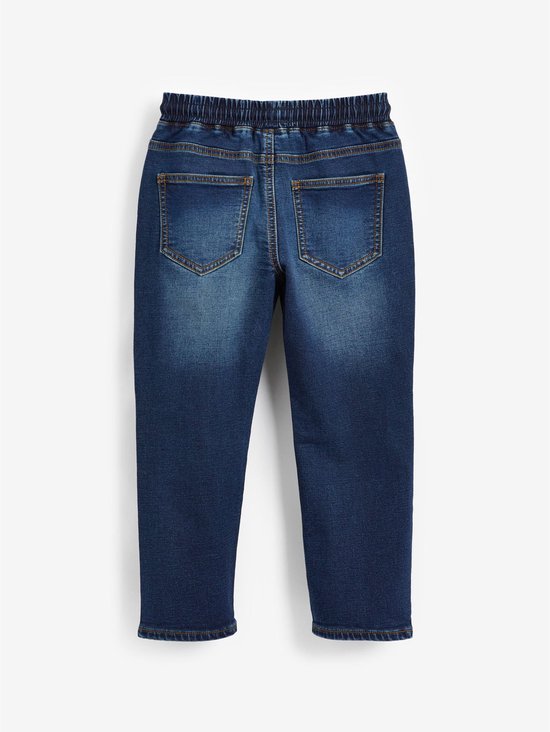 Achterkant van donkerblauwe jeans met elastische tailleband en trekkoord. Gebruinde wassing.