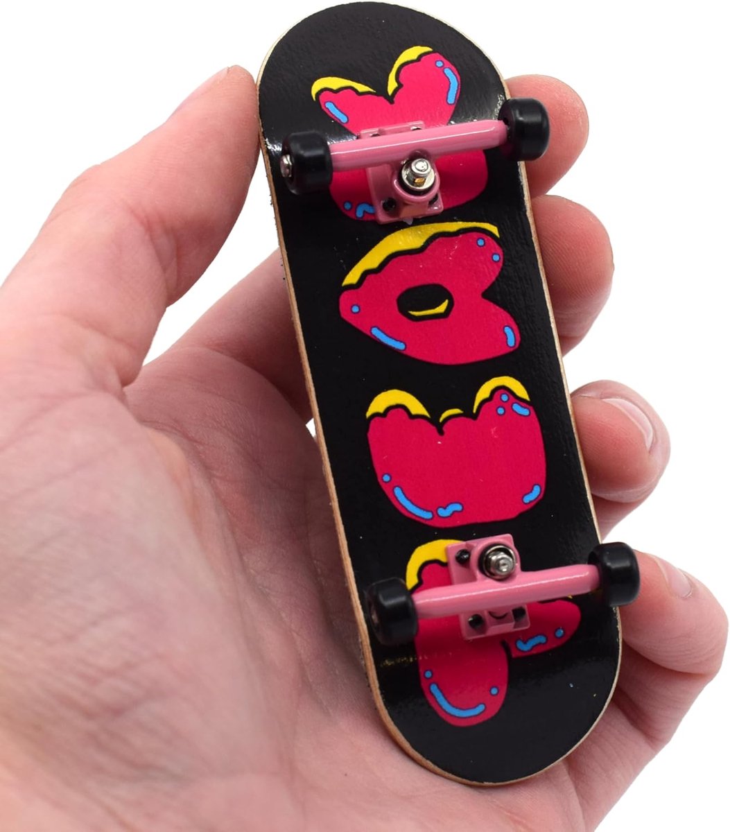 Houten skateboard dek 32 mm met uniek ontwerp en professionele trucks