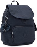 Donkerblauwe Kipling rugzak met aapjes-sleutelhanger aan de zijkant.
