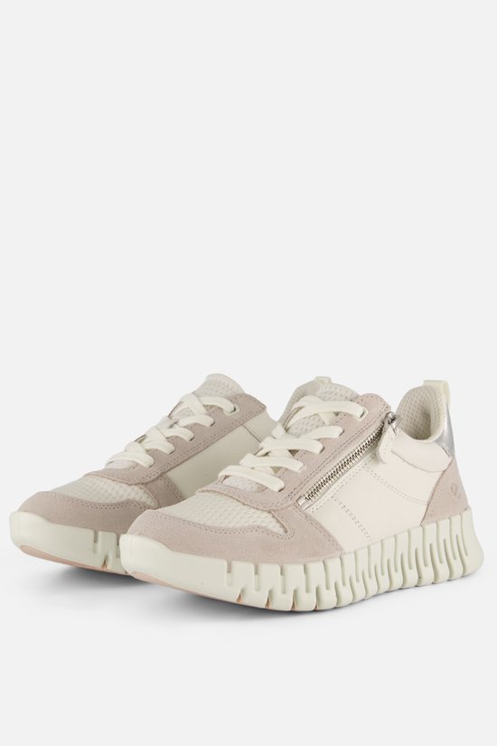 Paar beige Ecco sneakers met off-white leder, beige suède en ritssluiting.
