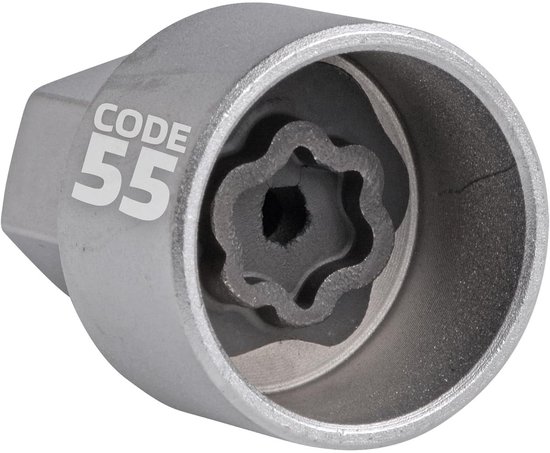 Adaptateur antivol de roue argenté avec 'CODE 55' dessus, avec une ouverture en forme d'étoile.