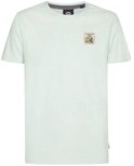 Lichtgroen T-shirt met opgedrukte postzegel met bloemen op de linkerborst.