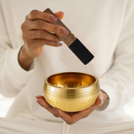 Klankschaal - incl. Aanstrijkhout & Kussen - Klank Schaal - Meditatie, Yoga, Chakra - Zwart - 8 cm van Merkloos — afbeelding 2