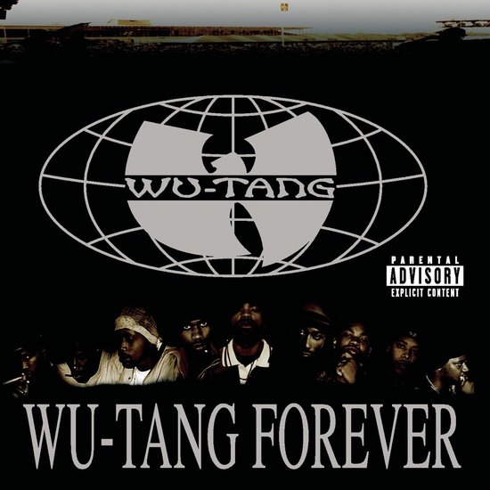Albumhoes met een gegraveerd wereldlogo en "WU-TANG FOREVER" in grote letters. Beneden staan 10 mannen uit de groep. Rechtsonder een "PARENTAL ADVISORY" sticker.