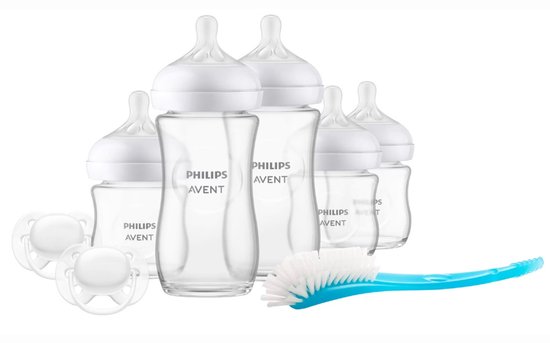 Philips Avent Natural Response babyflessen, witte spenen, witte fopspenen en een blauwe flessenborstel.