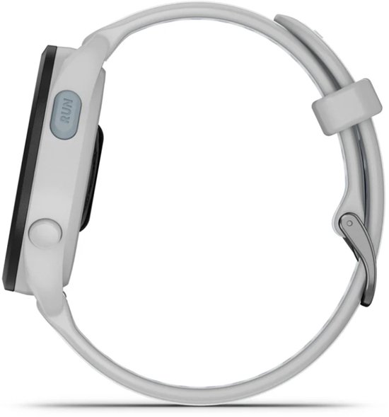Zijaanzicht van Garmin Forerunner 165 smartwatch met wit bandje en 'RUN' knop.