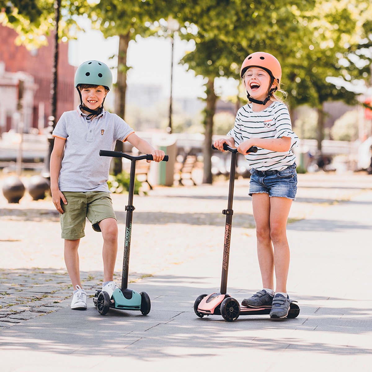 Scoot & Ride Highwaykick 5 LED - Kinderstep - LED voorwielen, 3 wielen, antislip deck & voetrem - verstelbaar stuur 60-90 cm, afneembare stuurstang - 5+ jaar (118-180 cm), max 80 kg, PU wielen 120/80 mm, Forest thumbnail 4