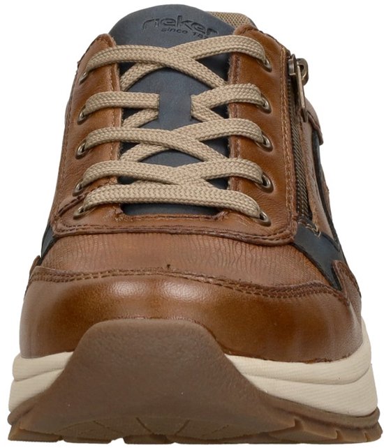 Vooraanzicht van een bruine leren sneaker met veters, ritssluiting en donkerblauwe details.