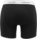 Zwarte Calvin Klein boxers met witte tailleband, nadruk op de band.