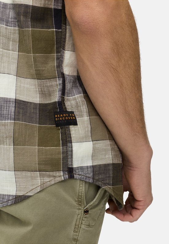 Detail van de zijkant van een groen geruit overhemd met 'READY TO DISCOVER' label.