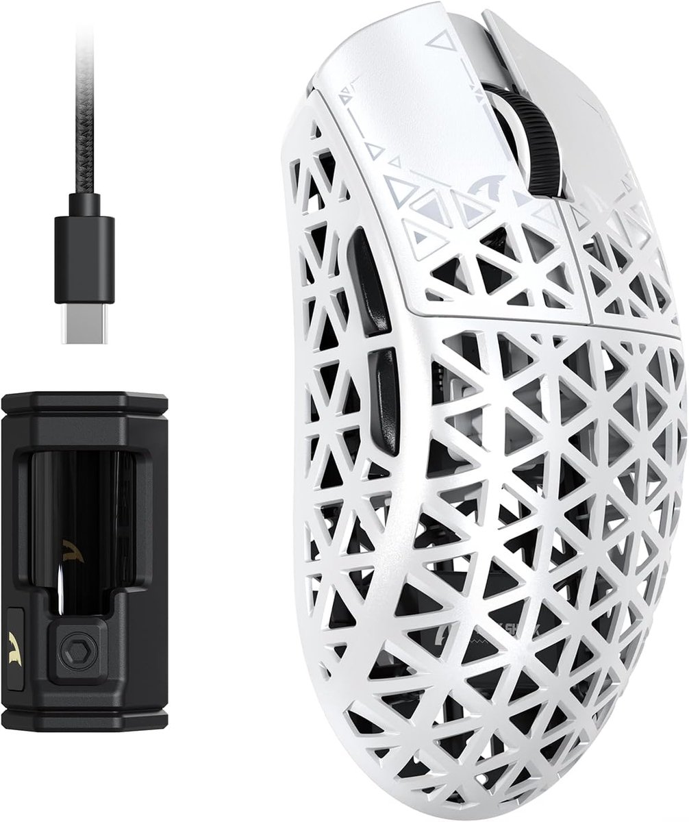 ATTACK SHARK R5 Ultra - Gamingmuis - Koolstofvezel Behuizing - 39g Ultralicht - HyperSpeed Draadloos - 2.4G / Bluetooth / USB-C Bedraad - PAW3950MAX Sensor - 8000Hz Pollingsnelheid - 42.000 DPI - Windows & Mac - Wit