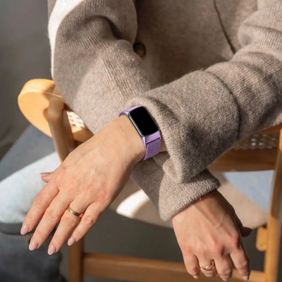Bracelet milanais de Luxe Strap-it - adapté à Fitbit Charge 6 - Bracelet milanais en acier inoxydable pour tracker d'activité Charge 6 (violet clair)