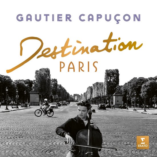 Albumcover met de tekst 'GAUTIER CAPUÇON Destination PARIS'. Een cellist speelt op straat in Parijs.