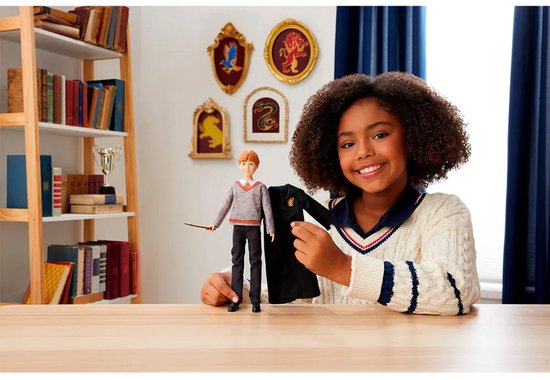 Harry Potter modepop Ron Weasley - Speelgoed pop met toverstaf. — afbeelding 2