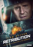 Leren poster van de film Retribution, met Liam Neeson in de achteruitkijkspiegel en een explosie op de weg.