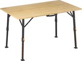 Een staande bamboe campingtafel met verstelbare zwarte poten op een witte achtergrond.