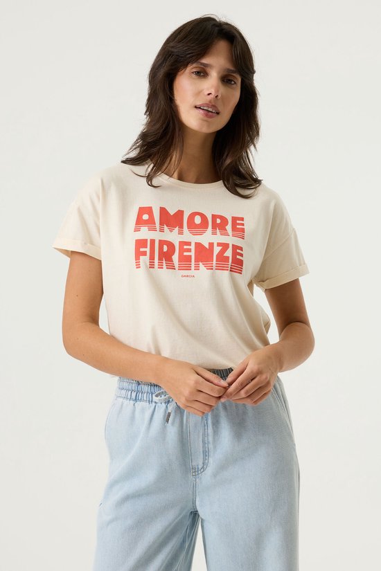 T-shirt écru à manches courtes avec le texte rouge 'AMORE FIRENZE'.