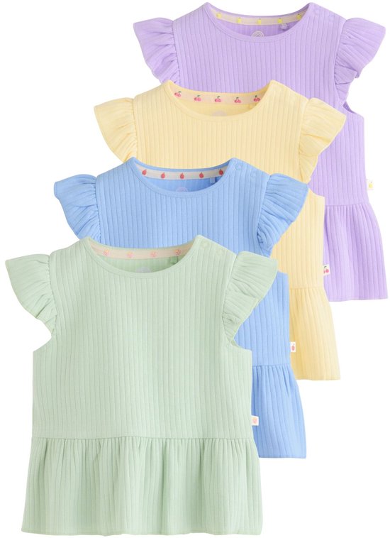 Vier T-shirts met ruches aan de mouwen en een geribbelde stof in pastelkleuren: mintgroen, lichtblauw, geel en lila.