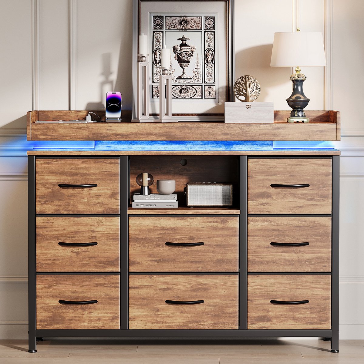 Commode met ledverlichting en USB-laadstation, slaapkamerkast met 8 stoffen lades, houten blad en stevig stalen frame voor woonkamer en slaapkamer, 108x30x82 cm, tijgerbruine kleur