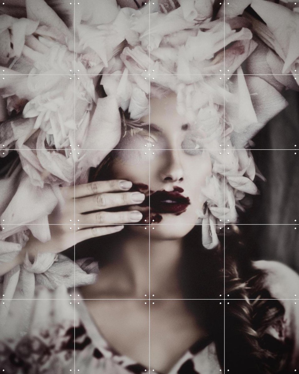 IXXI Anthina, STUDIO HANNAH LEMHOLT - 80 x 100 cm - Gratis ophangtool - Grote wanddecoratie en posters - Surrealisme, Fotografie, Woonkamer