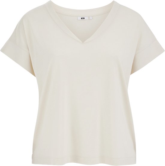 T-shirt blanc à col en V et manches retroussées, isolé sur fond blanc.