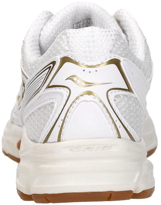 Witte Saucony sneaker met gouden details, achterkant zichtbaar.