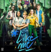 Vijf jongeren staan op een trap met het logo "#Like me". Ketnet presenteert.