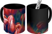 Magische Mok - Foto op Warmte Mok - Close-up van rode tulpen - 350 ML