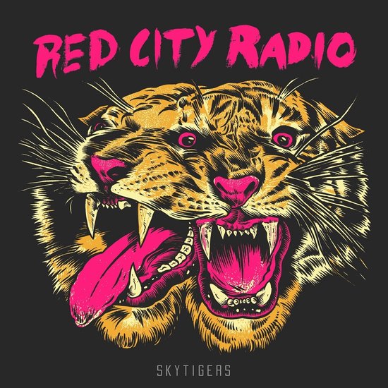Le texte 'RED CITY RADIO' et 'SKY TIGERS' au-dessus et en dessous de deux têtes de tigres féroces, orange-jaune avec des accents roses.