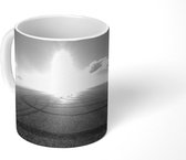 Mok - Bewolkte hemel met de zon - zwart wit - 350 ML - Beker
