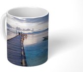 Mok - Houten vlonder in het water - 350 ML - Beker