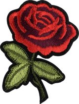 Kleine Rode Roos Met Blad Strijk Embleem Patch 5.5 cm / 6.5 cm / Rood Groen