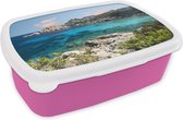 Broodtrommel Roze - Lunchbox - Brooddoos - De kustlijn met helder turquoise water - 18x12x6 cm - Kinderen - Meisje