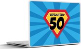 Laptop sticker - 10.1 inch - Verjaardag - 50 jaar versiering - Superheldencape - 25x18cm - Laptopstickers - Laptop skin - Cover