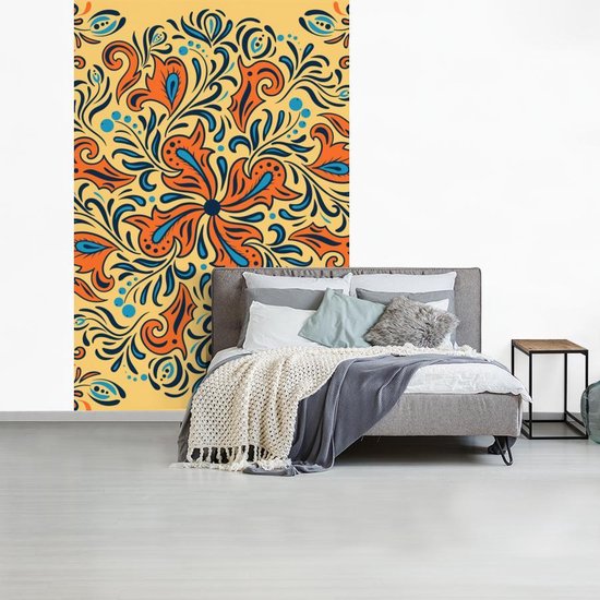 Motif carré et abstrait avec une fleur entourée de feuilles bleues sur fond jaune 225x350 cm