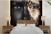 Behang - Fotobehang Goud - Vrouw - Zwart - Breedte 300 cm x hoogte 300 cm