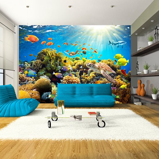 Monde sous-marin avec des poissons multicolores, des coraux, une tortue et un requin.