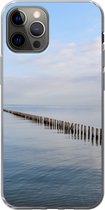 Geschikt voor iPhone 12 Pro hoesje - Noordzee - Wolken - Water - Siliconen Telefoonhoesje