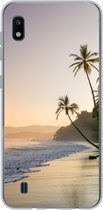 Geschikt voor Samsung Galaxy A10 hoesje - Strand - Zee - Palmboom - Siliconen Telefoonhoesje