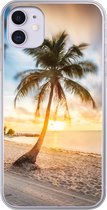 Geschikt voor iPhone 11 hoesje - Zonsondergang - Strand - Palmboom - Siliconen Telefoonhoesje