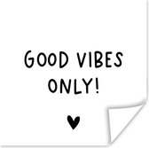 Affiche citation anglaise "Good vibes only!" avec un coeur sur fond blanc - 50x50 cm