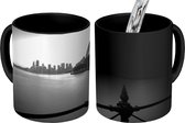 Magische Mok - Foto op Warmte Mok - Port Jackson en de Sydney Harbour Bridge - zwart wit - 350 ML