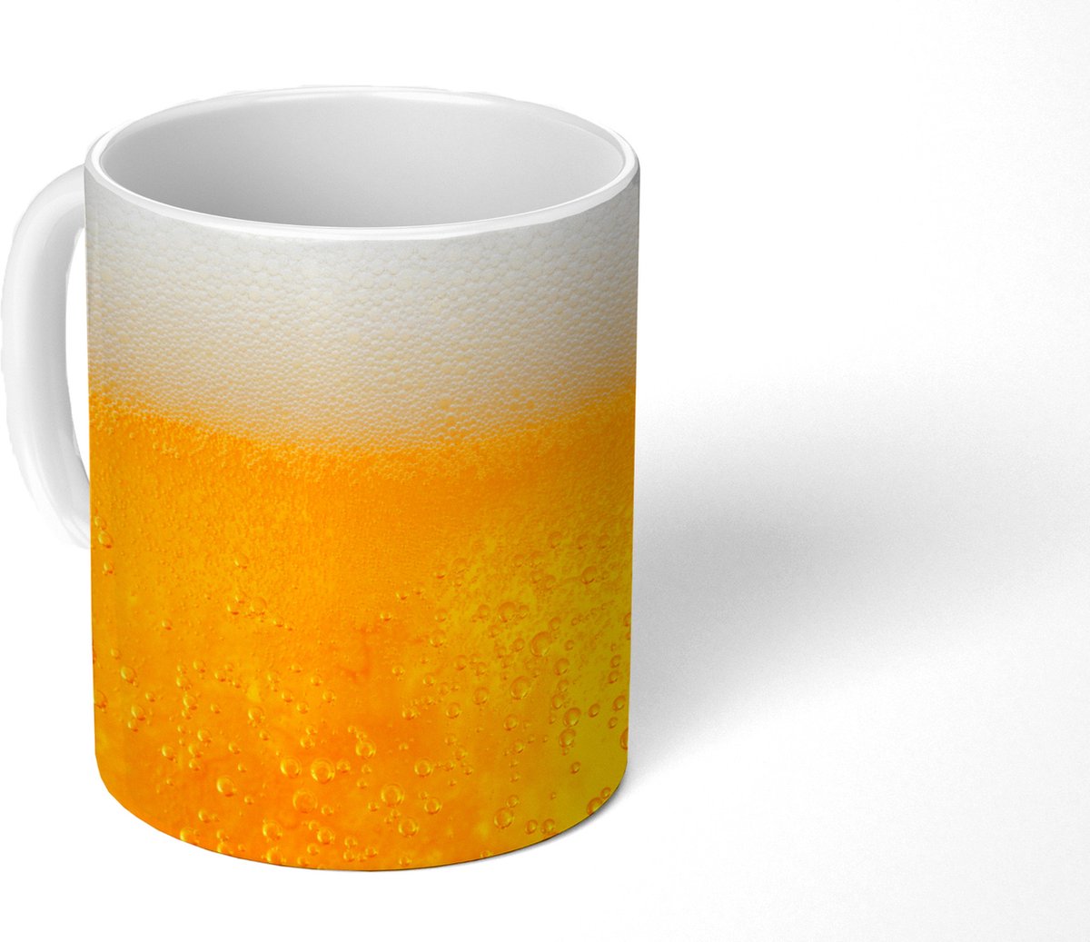 Mok - Koffiemok - Close up van een goudkleurig biertje - Mokken - 350 ML - Beker - Koffiemokken - Theemok