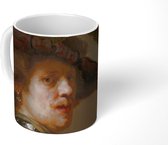 Mok - Tronie van een man met gevederde baret - Rembrandt van Rijn - 350 ML - Beker