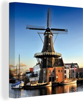 Canvas Schilderij Windmolen aan het water in Haarlem - 90x90 cm - Wanddecoratie